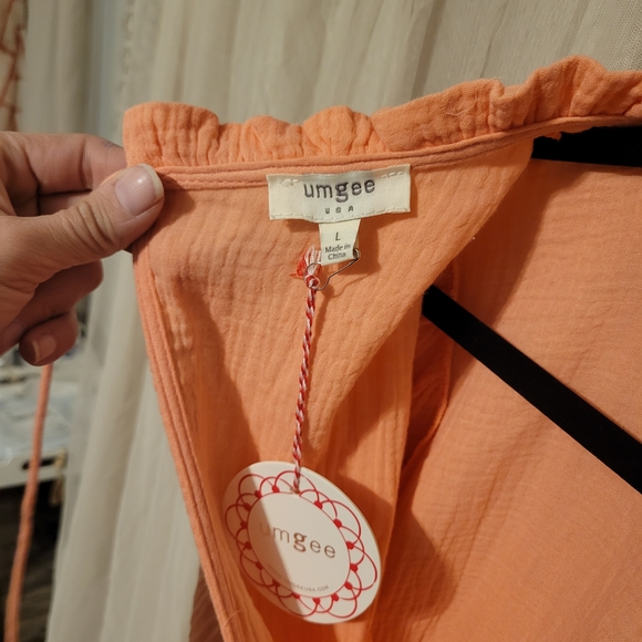 Umgee Peach Blouse with Flowing Sleeves - Picture 3 of 4